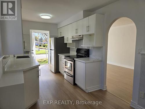 27 Unita Grove, Toronto, ON - Indoor Photo Showing Kitchen