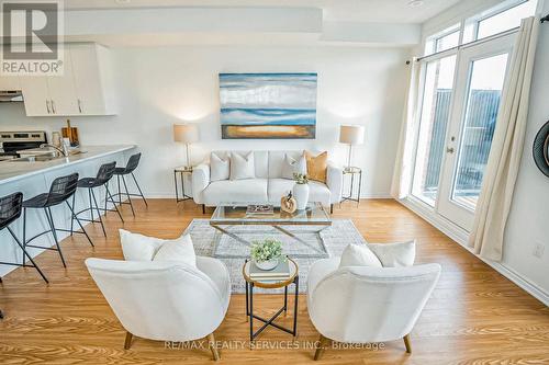 20 Waterville Way, Caledon, ON - Indoor Photo Showing Living Room