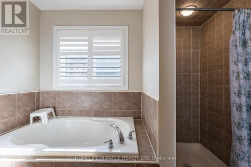 24 Triller Avenue, Cambridge, ON - Indoor Photo Showing Bathroom