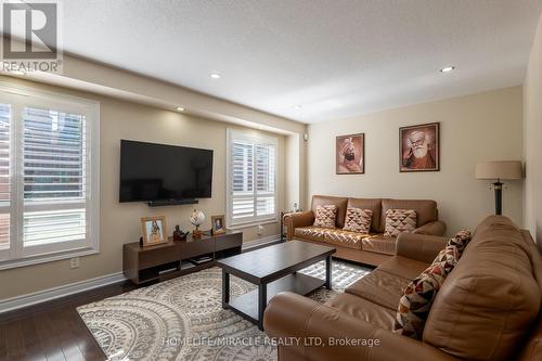 24 Triller Avenue, Cambridge, ON - Indoor Photo Showing Living Room