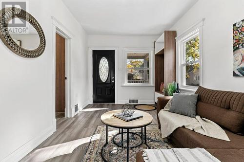 217 York Street, St. Catharines, ON - Indoor Photo Showing Living Room