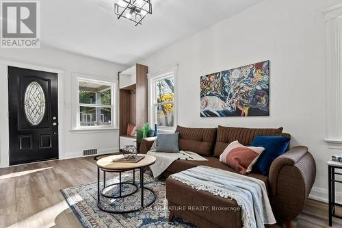 217 York Street, St. Catharines, ON - Indoor Photo Showing Living Room