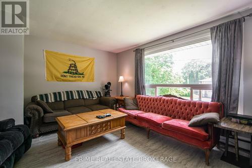 135 Semenym Avenue, Chatham-Kent (Chatham), ON - Indoor Photo Showing Living Room