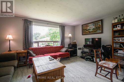 135 Semenym Avenue, Chatham-Kent (Chatham), ON - Indoor Photo Showing Living Room