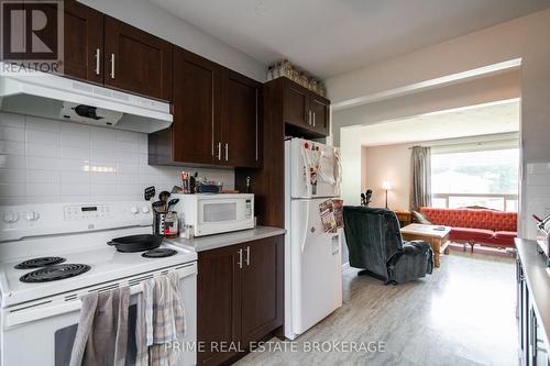 135 Semenym Avenue, Chatham-Kent (Chatham), ON - Indoor Photo Showing Kitchen