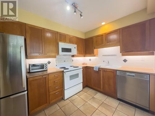 202 2575 W 4Th Avenue, Vancouver, BC - Indoor Photo Showing Kitchen