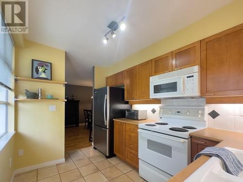 202 2575 W 4Th Avenue, Vancouver, BC - Indoor Photo Showing Kitchen