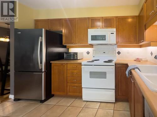 202 2575 W 4Th Avenue, Vancouver, BC - Indoor Photo Showing Kitchen