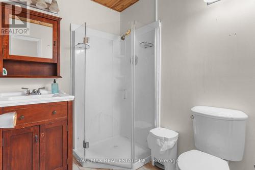 11590 Levere Road, North Dundas, ON - Indoor Photo Showing Bathroom