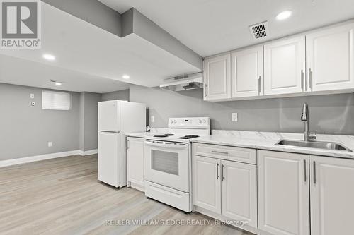 167 Kenilworth Avenue S, Hamilton, ON - Indoor Photo Showing Kitchen