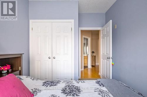 305 - 2000 Creekside Drive, Hamilton, ON - Indoor Photo Showing Bedroom