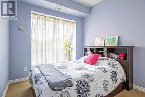 305 - 2000 Creekside Drive, Hamilton, ON - Indoor Photo Showing Bedroom