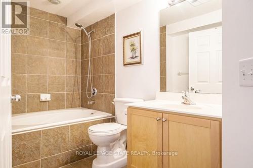 305 - 2000 Creekside Drive, Hamilton, ON - Indoor Photo Showing Bathroom