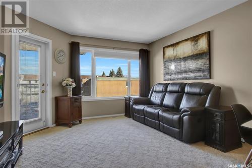 310 6 Lorne Place, Regina, SK - Indoor Photo Showing Living Room