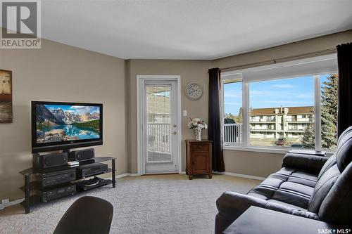 310 6 Lorne Place, Regina, SK - Indoor Photo Showing Living Room