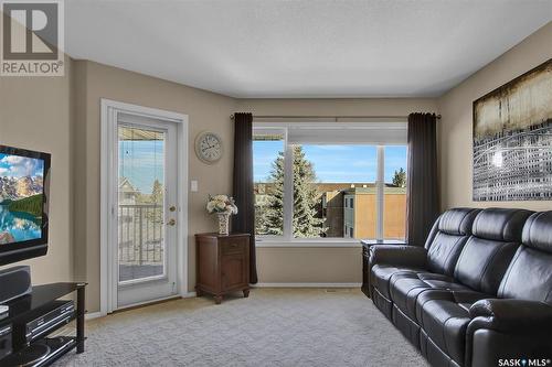 310 6 Lorne Place, Regina, SK - Indoor Photo Showing Living Room