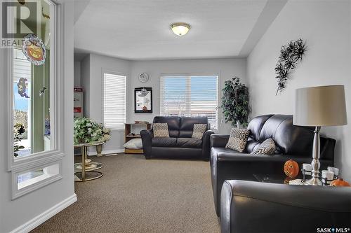 310 6 Lorne Place, Regina, SK - Indoor Photo Showing Living Room