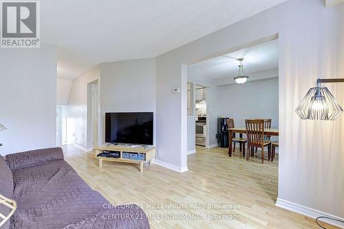 19 O'Leary Court, New Tecumseth, ON - Indoor Photo Showing Living Room