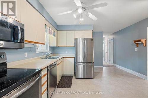 98 Calla Terrace, Welland, ON - Indoor Photo Showing Kitchen With Double Sink