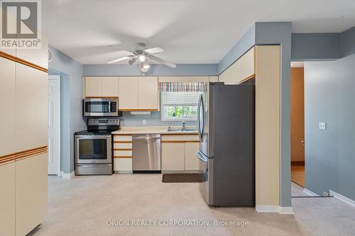 98 Calla Terrace, Welland, ON - Indoor Photo Showing Kitchen