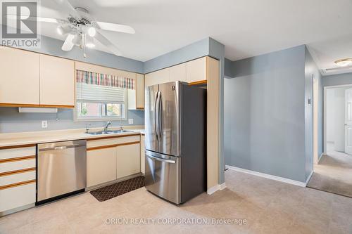 98 Calla Terrace, Welland, ON - Indoor Photo Showing Kitchen With Double Sink