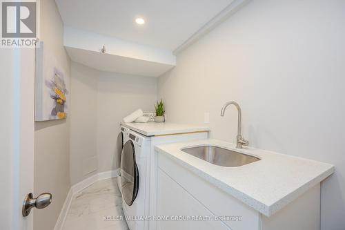 28 Bent Oak Circle, Mississauga, ON - Indoor Photo Showing Laundry Room