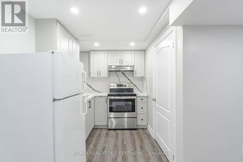 6 Pressed Brick Drive, Brampton, ON - Indoor Photo Showing Kitchen