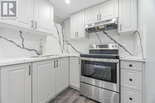 6 Pressed Brick Drive, Brampton, ON - Indoor Photo Showing Kitchen