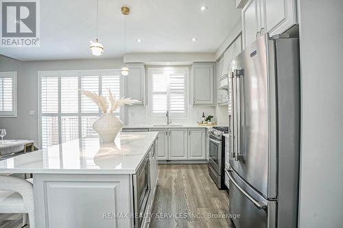 813 Proud Drive, Milton, ON - Indoor Photo Showing Kitchen With Upgraded Kitchen