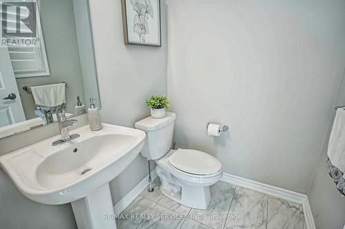 813 Proud Drive, Milton, ON - Indoor Photo Showing Bathroom