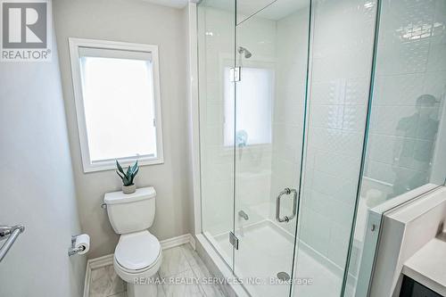 813 Proud Drive, Milton, ON - Indoor Photo Showing Bathroom