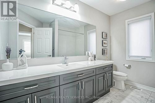 813 Proud Drive, Milton, ON - Indoor Photo Showing Bathroom