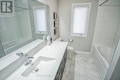 813 Proud Drive, Milton, ON - Indoor Photo Showing Bathroom