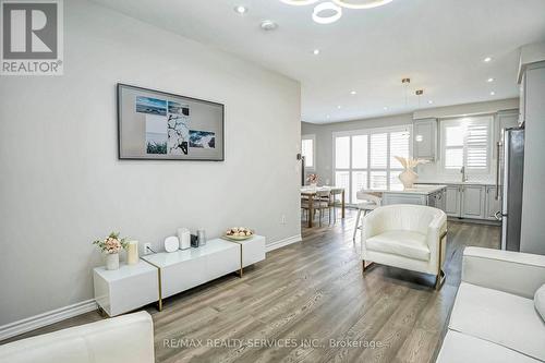 813 Proud Drive, Milton, ON - Indoor Photo Showing Living Room