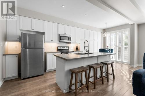 22 Abigail Crescent, Caledon, ON - Indoor Photo Showing Kitchen With Upgraded Kitchen