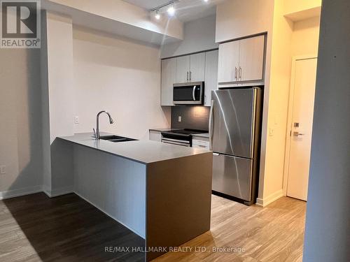 619 - 4055 Parkside Village, Mississauga, ON - Indoor Photo Showing Kitchen With Double Sink