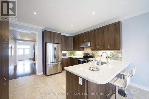 101 Kaitting Trail, Oakville, ON - Indoor Photo Showing Kitchen With Upgraded Kitchen