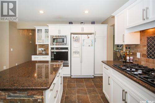 206 Braeshire Lane, Saskatoon, SK - Indoor Photo Showing Kitchen