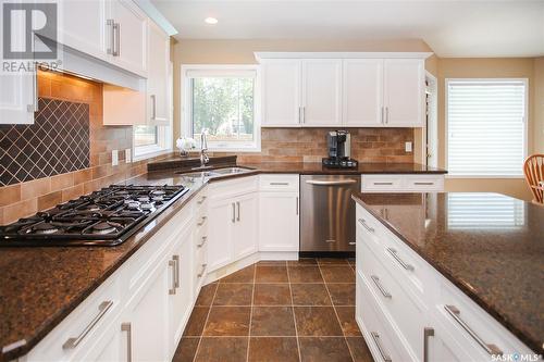 206 Braeshire Lane, Saskatoon, SK - Indoor Photo Showing Kitchen With Double Sink With Upgraded Kitchen