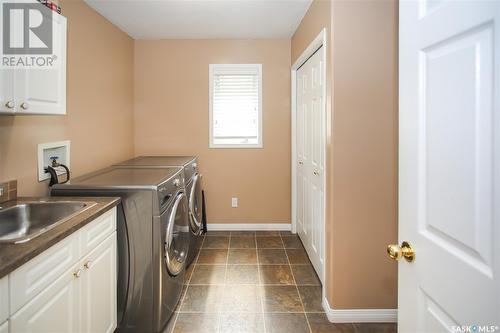 206 Braeshire Lane, Saskatoon, SK - Indoor Photo Showing Laundry Room