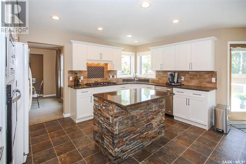 206 Braeshire Lane, Saskatoon, SK - Indoor Photo Showing Kitchen