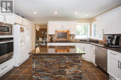 206 Braeshire Lane, Saskatoon, SK - Indoor Photo Showing Kitchen