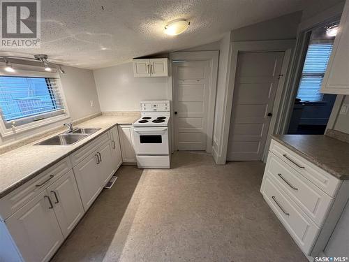 1076 4Th Avenue Ne, Moose Jaw, SK - Indoor Photo Showing Kitchen With Double Sink