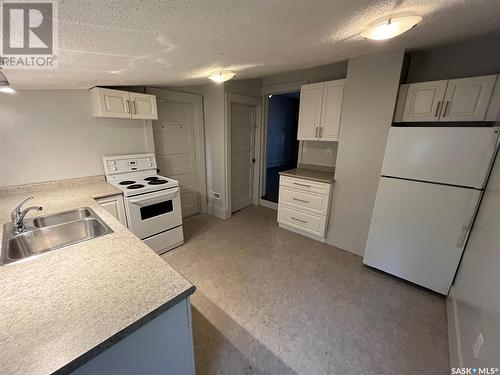 1076 4Th Avenue Ne, Moose Jaw, SK - Indoor Photo Showing Kitchen With Double Sink