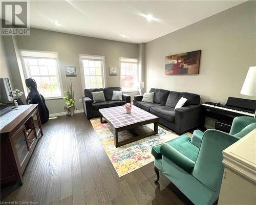 94 Robert Peel Road, Kitchener, ON - Indoor Photo Showing Living Room