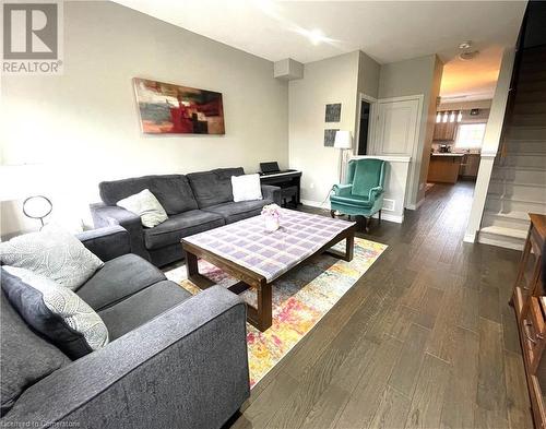 94 Robert Peel Road, Kitchener, ON - Indoor Photo Showing Living Room