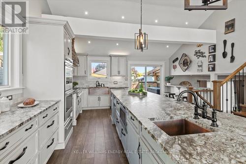 844 Sundance Circle, Oshawa (Northglen), ON - Indoor Photo Showing Kitchen With Upgraded Kitchen