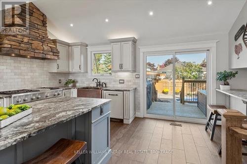 844 Sundance Circle, Oshawa (Northglen), ON - Indoor Photo Showing Kitchen With Upgraded Kitchen