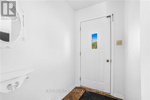 945 Queen Street, Champlain, ON - Indoor Photo Showing Other Room