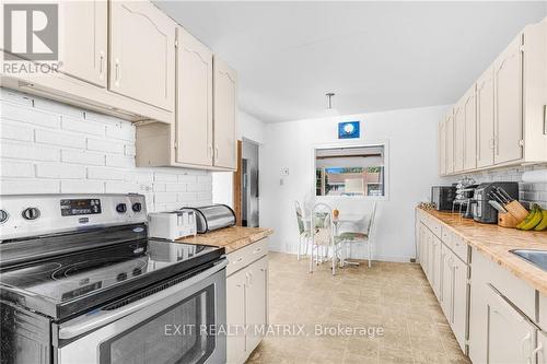 945 Queen Street, Champlain, ON - Indoor Photo Showing Kitchen